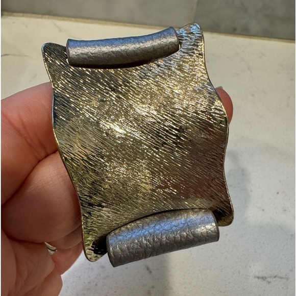 Cuff bracelet Modern faux leather and gold - Picture 4 of 11